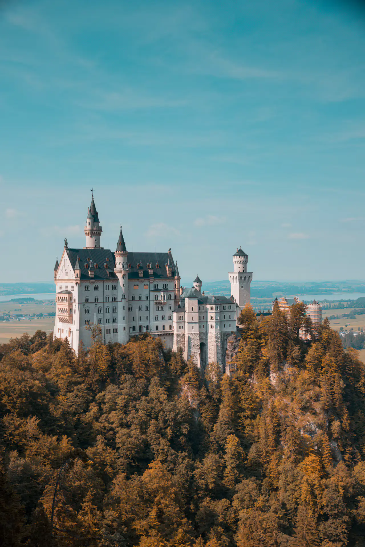 El castillo de Neuschwanstein sobre las laderas de Schwangau, en Baviera.