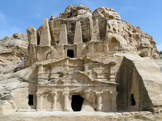 Tumba del Obelisco y Triclinio de Bab al-Siq