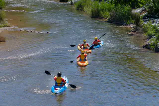 Entorno del río Turia con kayaks; imagen de contexto — Valencia Adventure 3