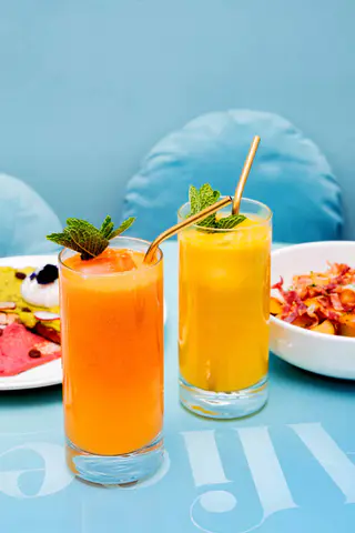 Bebidas y platos de brunch de la carta oficial de Alice