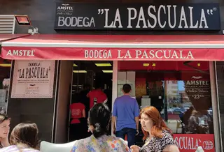 Fachada de Bodega La Pascuala en el Cabanyal