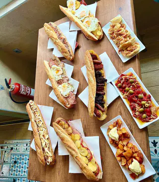 Bocadillos con distintos rellenos en Bodega La Pascuala