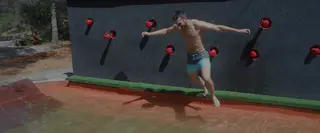 Prueba de muro con velcro al aire libre — Aventura Valencia, Estivella
