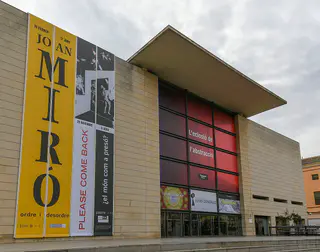 Fachada principal del Institut Valencià d'Art Modern en Valencia