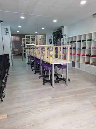 Vista general del taller de tufting y bastidores — EP Custom Rug, Valencia