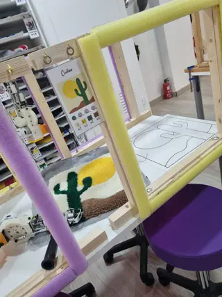 Bastidor de tufting con diseño de cactus — EP Custom Rug, Valencia